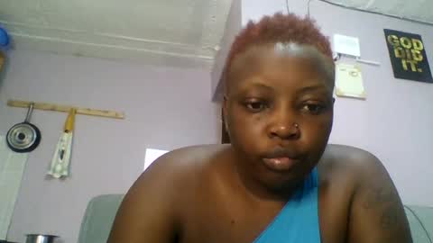 Snapshot of goldencurves_bunny chatting on 25, 6, 2026 Bella online show from 25, 6, 2026