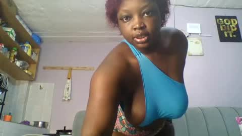 Snapshot of goldencurves_bunny chatting on 16, 7, 2026 Bella online show from 16, 7, 2026