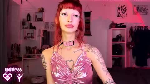 Snapshot of gothdesss chatting on 12, 10, 2025    online show from 12, 10, 2025