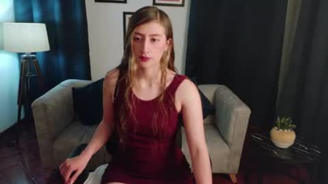 Snapshot of graciecollins chatting on 4, 7, 2026 Gracie online show from 4, 7, 2026