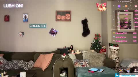 Snapshot of greenxxxqueen chatting on 30, 11, 2025 SexQueen Nikki online show from 30, 11, 2025