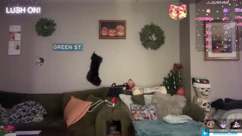 Snapshot of greenxxxqueen chatting on 23, 12, 2025 SexQueen Nikki online show from 23, 12, 2025