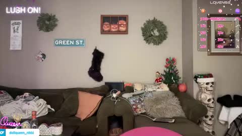 Snapshot of greenxxxqueen chatting on 6, 1, 2026 SexQueen Nikki online show from 6, 1, 2026