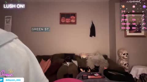 Snapshot of greenxxxqueen chatting on 10, 1, 2026 SexQueen Nikki online show from 10, 1, 2026