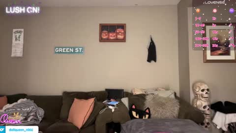 Snapshot of greenxxxqueen chatting on 11, 1, 2026 SexQueen Nikki online show from 11, 1, 2026