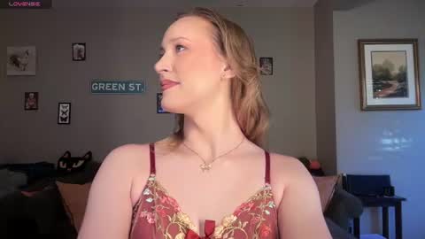 Snapshot of greenxxxqueen chatting on 20, 7, 2026 SexQueen Nikki online show from 20, 7, 2026