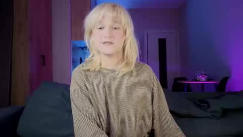 Greg-independent model online show from 12, 9, 2025