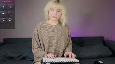 Snapshot of gregory_byyrd chatting on 13, 11, 2025 Greg-independent model online show from 13, 11, 2025