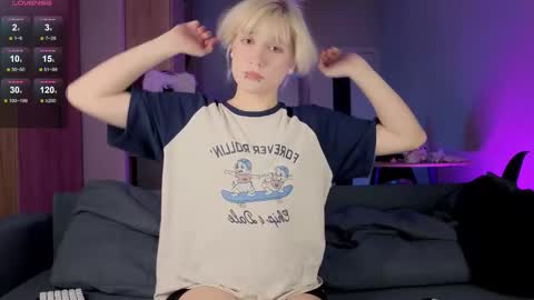 Snapshot of gregory_byyrd chatting on 19, 11, 2025 Greg-independent model online show from 19, 11, 2025