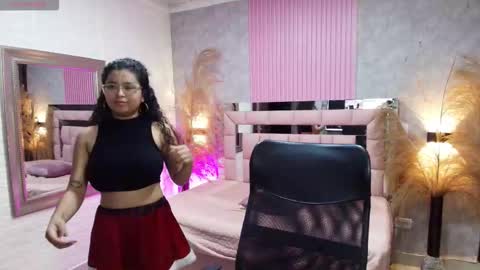 Snapshot of griselle_rousse chatting on 17, 12, 2025 online show from 17, 12, 2025