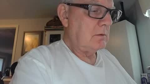 Snapshot of gspotlover1 chatting on 13, 11, 2025 Horny Daddy online show from 13, 11, 2025