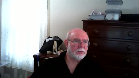 Snapshot of gtnolder60 chatting on 28, 4, 2026 Gary online show from 28, 4, 2026