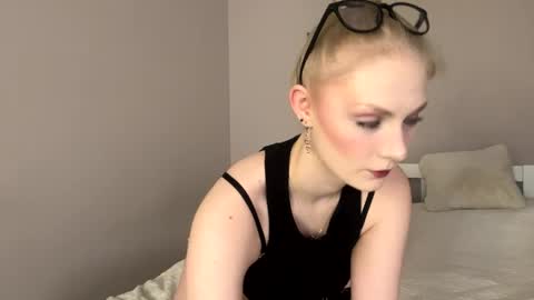 Snapshot of guessmygame chatting on 11, 4, 2026 Vanessa online show from 11, 4, 2026