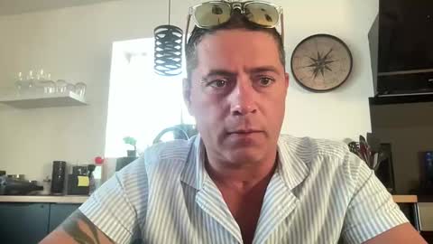 guil0 online show from 17, 9, 2025