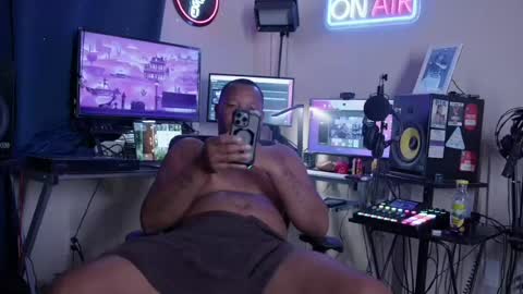 Snapshot of gunnznglory chatting on 17, 6, 2026 Just online for a little while having fun online show from 17, 6, 2026