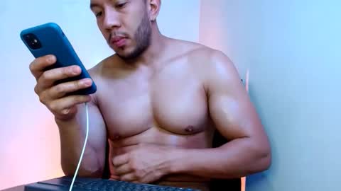 holl latino online show from 31, 3, 2026