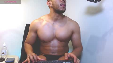 Snapshot of gurushake chatting on 15, 7, 2026 holl latino online show from 15, 7, 2026