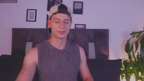 Snapshot of guy_twinks chatting on 9, 5, 2026 Gabriel online show from 9, 5, 2026