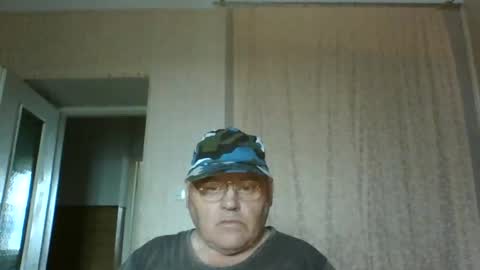 guyboy73 online show from 18, 9, 2025