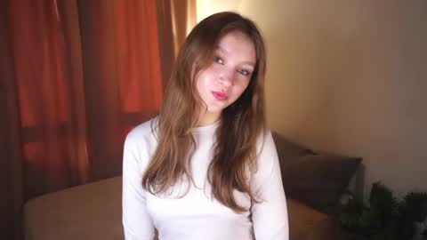 Snapshot of gwennielove chatting on 24, 6, 2026 Molly online show from 24, 6, 2026