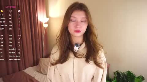 Snapshot of gwennielove chatting on 18, 7, 2026 Molly online show from 18, 7, 2026