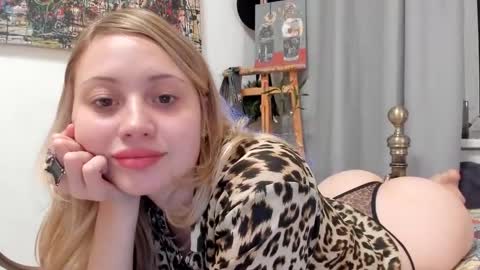 h0ney__bunny online show from 23, 10, 2025