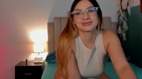 Snapshot of h3y_mia3 chatting on 27, 5, 2026 Paulina online show from 27, 5, 2026