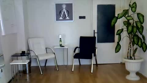 Snapshot of h_blackwood chatting on 22, 4, 2026 H. Blackwood online show from 22, 4, 2026