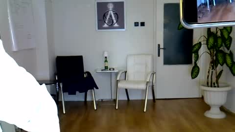 Snapshot of h_blackwood chatting on 29, 4, 2026 H. Blackwood online show from 29, 4, 2026