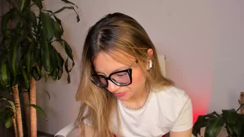 Hailey online show from 17, 10, 2025