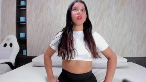 Snapshot of hailey_kels chatting on 4, 6, 2026 Hailey online show from 4, 6, 2026