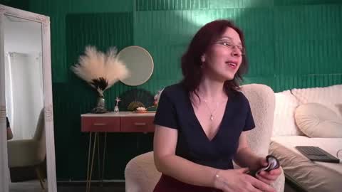 Snapshot of haileymoon85 chatting on 1, 6, 2026 Hailey online show from 1, 6, 2026