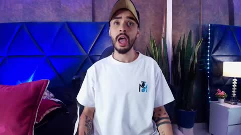 Snapshot of hairy_diamond chatting on 17, 11, 2025 H A I R Y D I A M O N D online show from 17, 11, 2025