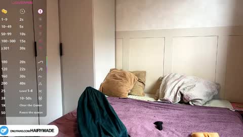 hairy and short online show from 15, 4, 2026