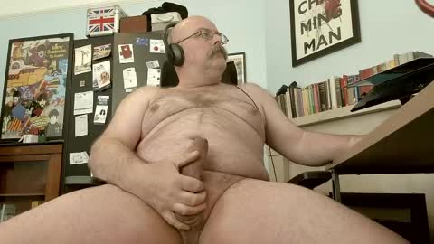 Snapshot of hairyuncut chatting on 28, 4, 2026 Ask me online show from 28, 4, 2026