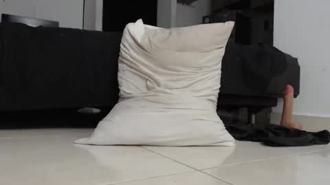 Snapshot of halfenaked17 chatting on 14, 12, 2025 halfenaked17 online show from 14, 12, 2025