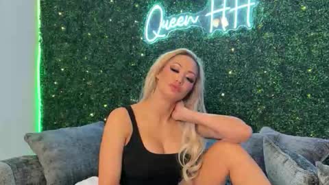 Snapshot of haliaxhill chatting on 18, 2, 2026 Halia Hill online show from 18, 2, 2026