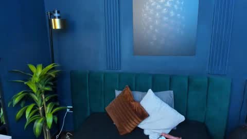 Halley Lorens online show from 12, 11, 2025