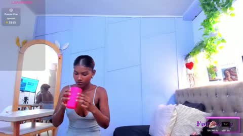 Halley Lorens online show from 9, 2, 2026