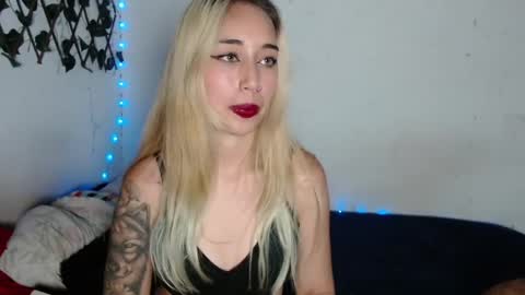 Snapshot of hallie_cam chatting on 22, 9, 2025 reashell online show from 22, 9, 2025