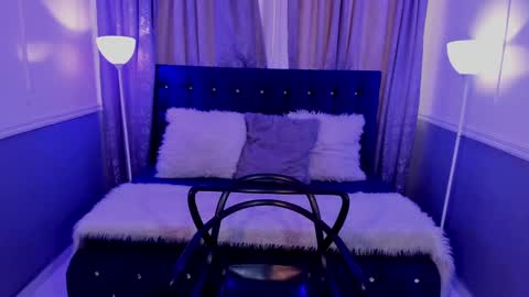 Halls Red online show from 24, 1, 2025