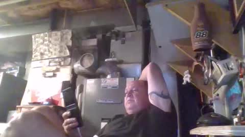 Snapshot of handiemanhere chatting on 8, 6, 2026 naked man online show from 8, 6, 2026