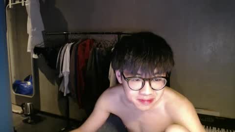 handsome_mannn online show from 17, 4, 2026