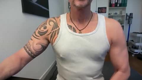 hanky online show from 23, 4, 2026