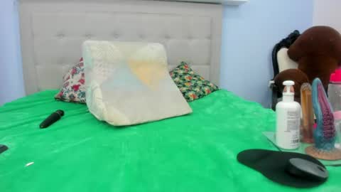 hanna_hornyx20 online show from 12, 7, 2026