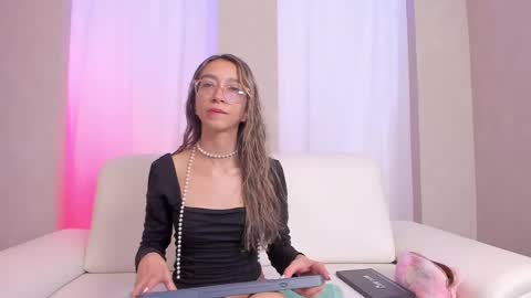 Snapshot of hannacarttier_ chatting on 1, 6, 2026 Hanna Carttier online show from 1, 6, 2026