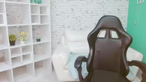 Hannah  online show from 17, 11, 2025