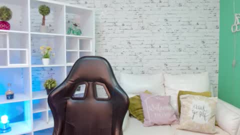 Hannah  online show from 5, 12, 2025