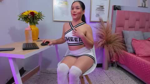 Snapshot of hannah_martinez_ chatting on 10, 10, 2025 Maira online show from 10, 10, 2025