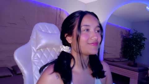 hannahmonttgomery  Help me reach 100 Hands up online show from 14, 4, 2026